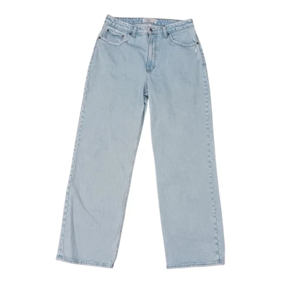 A&F Curve Love 90s Relaxed Fit High Rise Jeans Light Wash - Picture 2 of 15